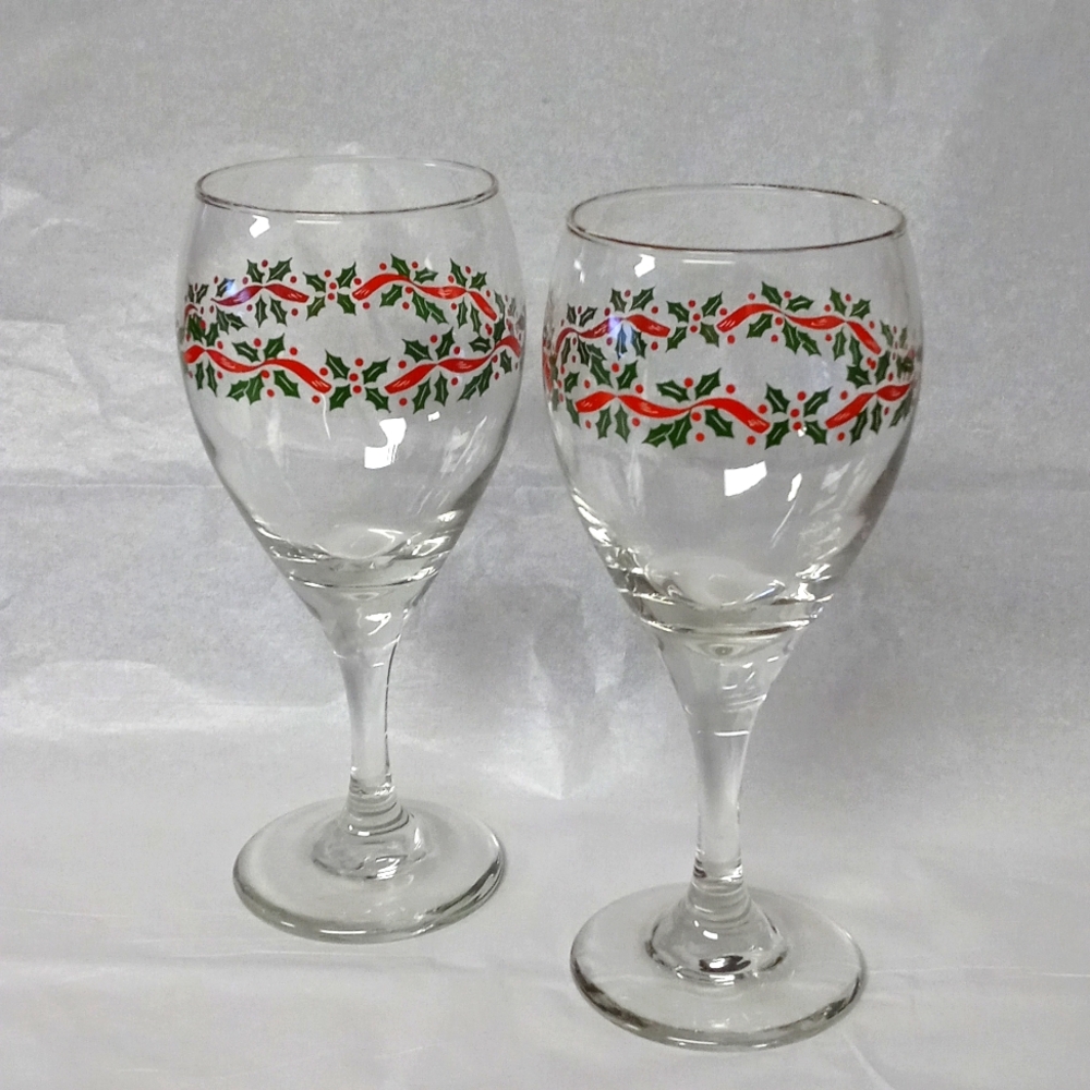 Vtg Christmas Holly Stem Wine Glasses Set of 2 Vintage